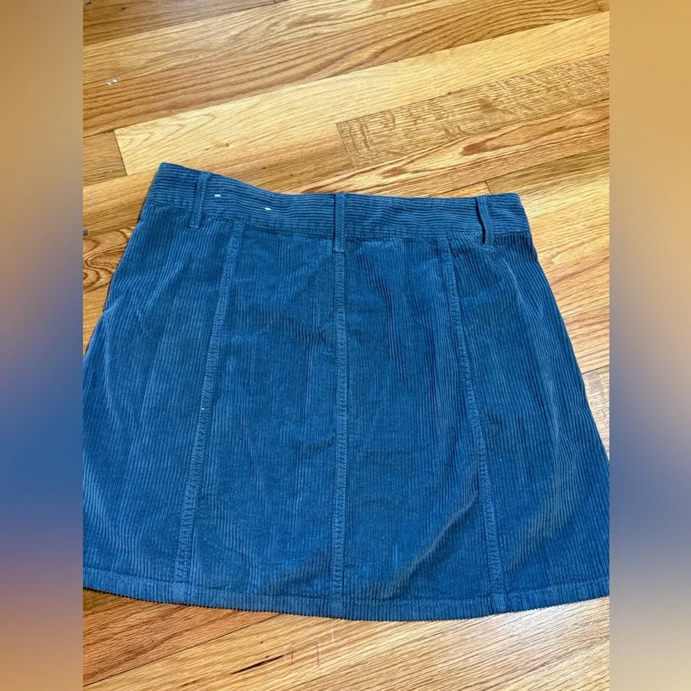 American Eagle  Zip Front Corduroy Skirt Size 6‎